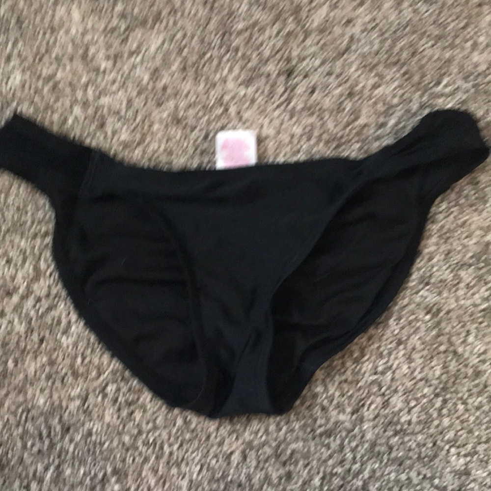 Black bikini bottoms. Size M